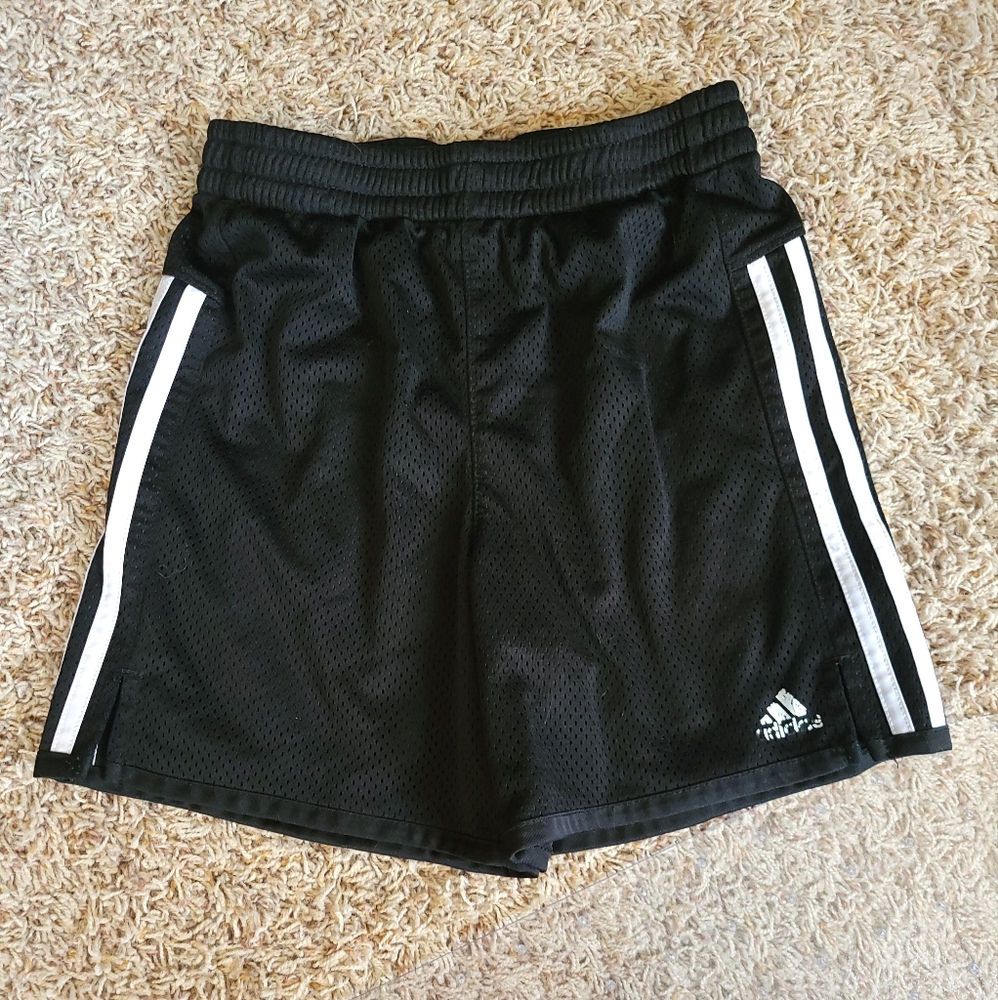 Sz M (10-12) Adidas basketball shorts